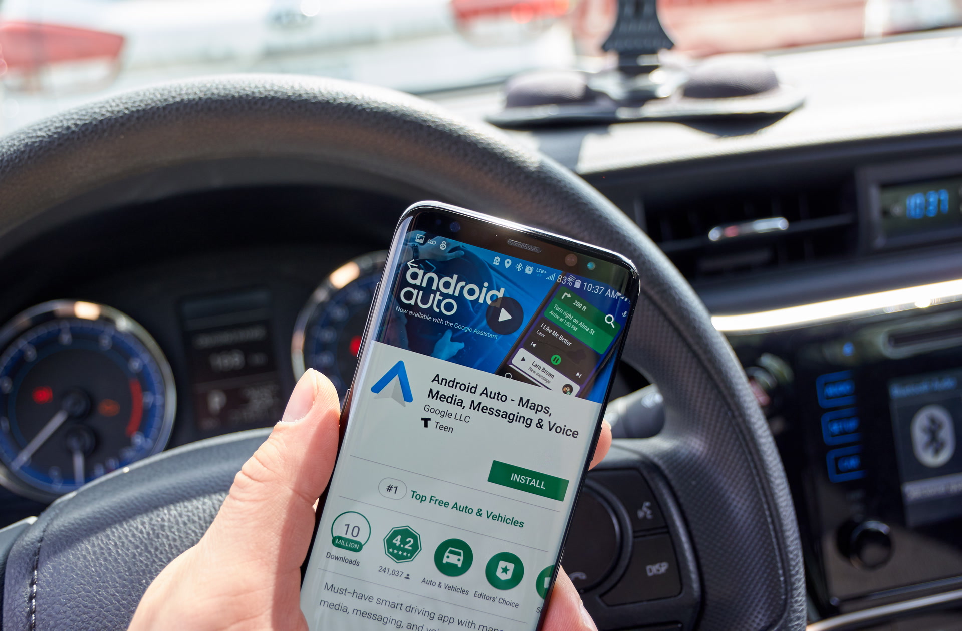 Android Auto permet enfin d'utiliser Google Maps simultanément sur