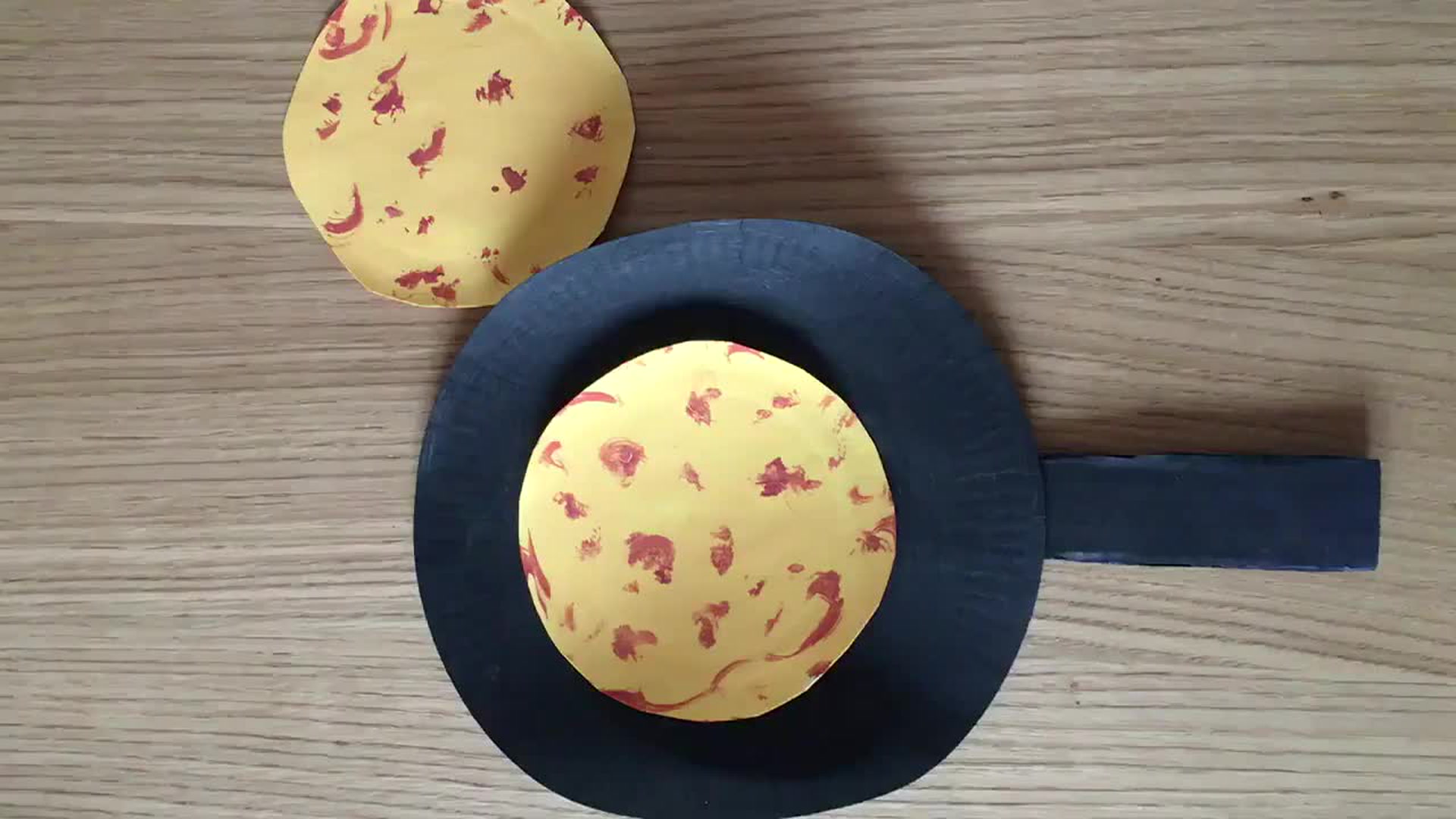 Crepes Et Poele En Carton