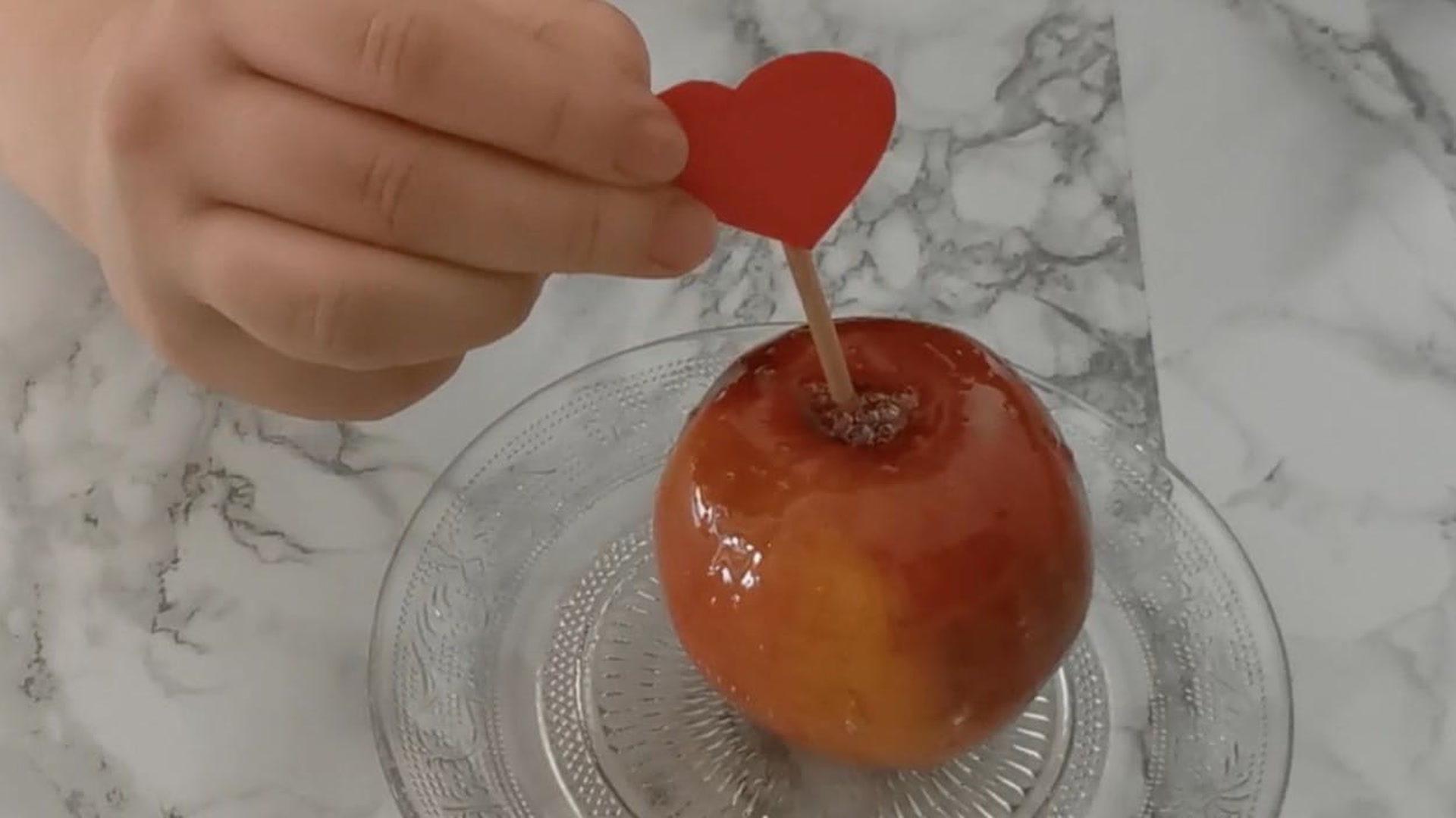 Recette - Pomme d'amour en vidéo 